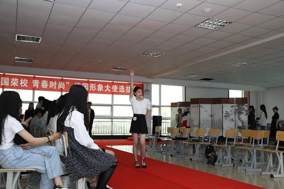 CCTV:派朱迅马凡舒王冰冰主持《航天之夜》晚会,竟独缺一姐龙洋